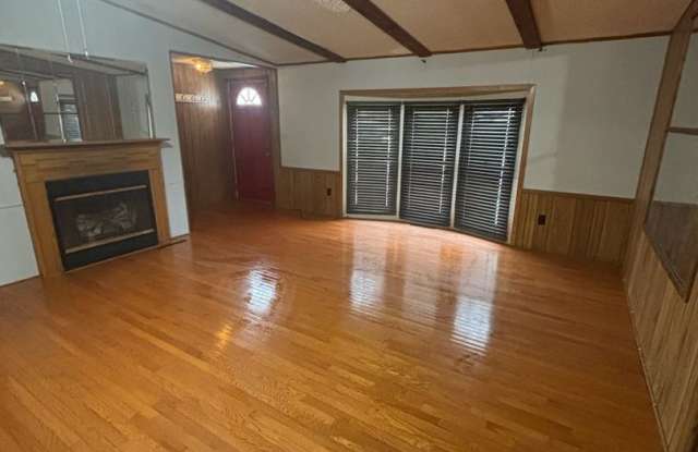 Large 2 Bedroom 2 Full Bathroom Home - 50537 Manhatten Drive, Elkhart County, IN 46514