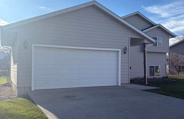 3 BED | 2 BATH | SPLIT-FOYER HOME | RAPID VALLEY Gallery 3