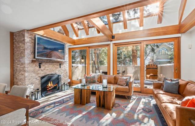 326 W Hopkins Avenue photos photos