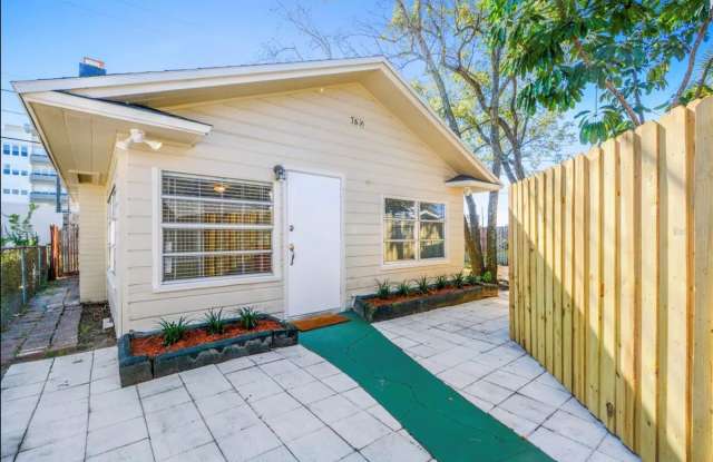 76 W MURIEL STREET - 76 West Muriel Street, Orlando, FL 32806