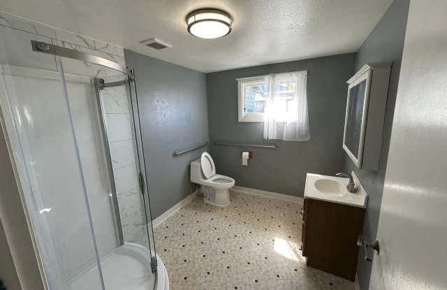 211 W Harris St photos photos