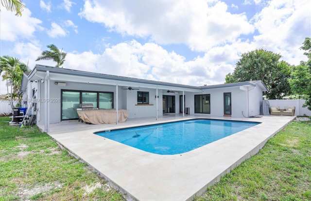 10950 NW 16th Court, Pembroke Pines, FL 33026 Gallery 1
