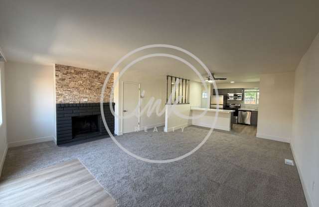 Newly Renovated 3 Bedroom Townhome photos photos