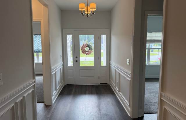 Beautiful One-Level Home in Hearthstone Lakes (One Free Month-See Details Below) Gallery 4