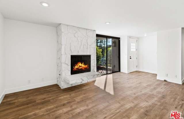 8105 Redlands St unit: 103 photos photos