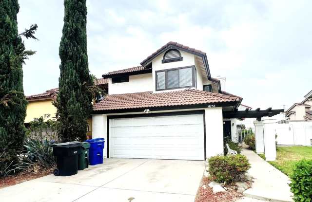Beautiful 3-Bedroom Single-Family Home with Spacious Backyard for Lease in Fontana Gallery 1