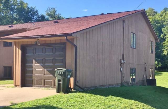 3 Bedroom, 2 Bath Duplex in North Side Iowa City photos photos