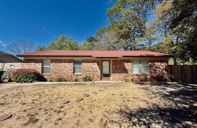 901 Linden Avenue - 901 Linden Avenue, Niceville, FL 32578 901 Linden Avenue - 901 Linden Avenue, Niceville, FL 32578