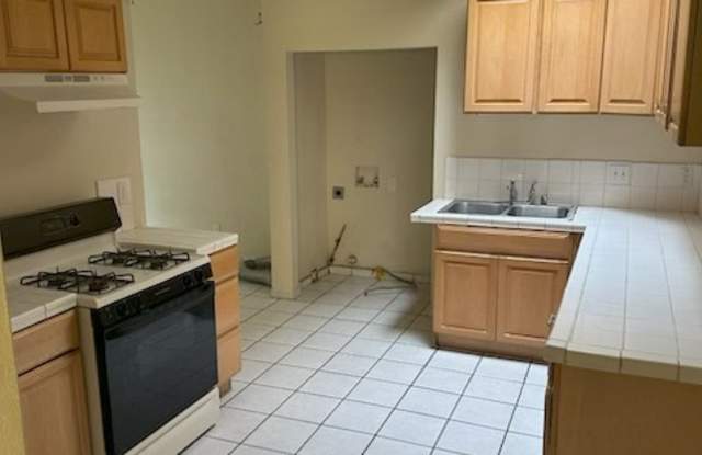 28 Carr St. - A photos photos