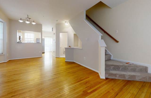 Charming 3Bd/2.5Bth 4-level end unit brick townhome in Summers Grove! - 5800 Summers Grove Road, Alexandria, VA 22304