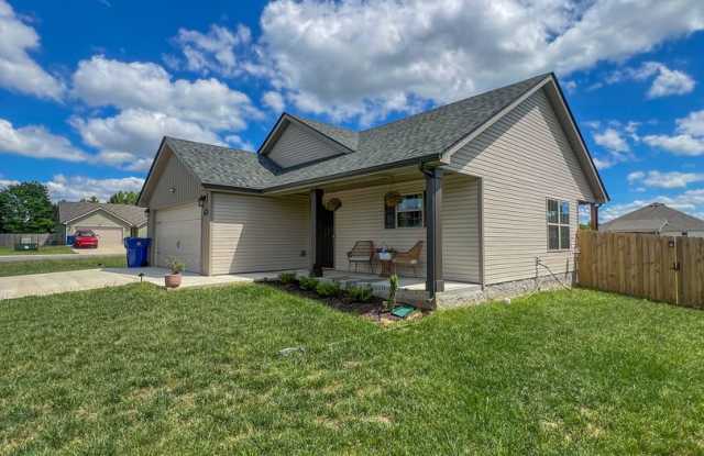 Move-In Special Available! Gorgeous Home! Large Corner Lot -Fenced In Backyard! Gallery 4