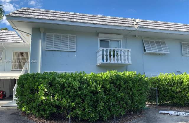 1200 Mariposa Ave photos photos