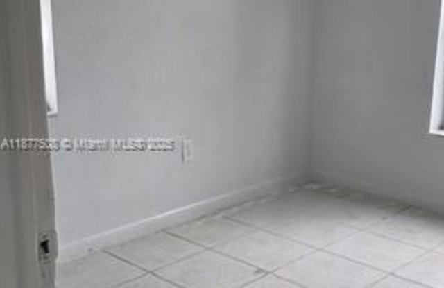 855 SW 5th St photos photos