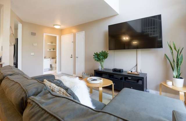 725 EASTSHORE TERRACE Gallery 3