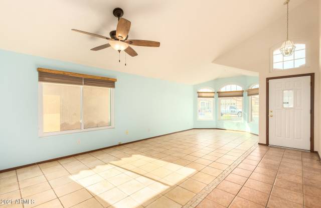 1094 W Myrna Lane Gallery 4