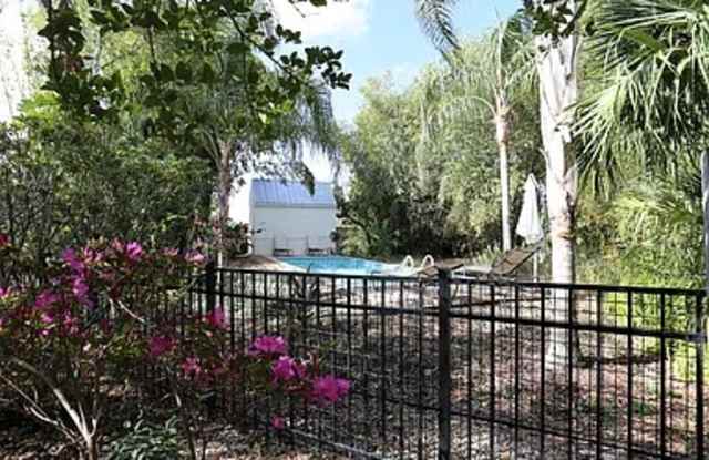 831 Huntington Ct Gallery 2