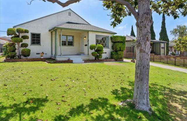 Spacious 4-Bed Home with Backyard, Garage & Prime Westside Access photos photos Spacious 4-Bed Home with Backyard, Garage & Prime Westside Access photos photos