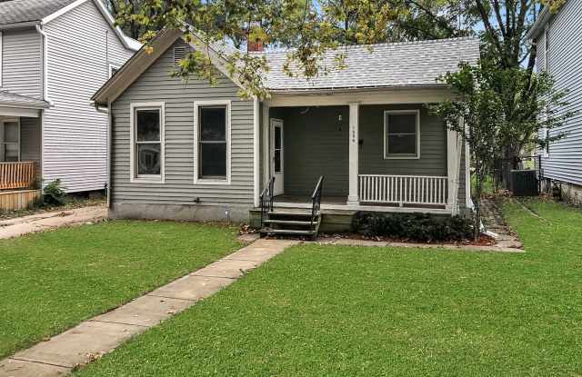 Charming Updated 2 Bedroom Home with New Flooring photos photos
