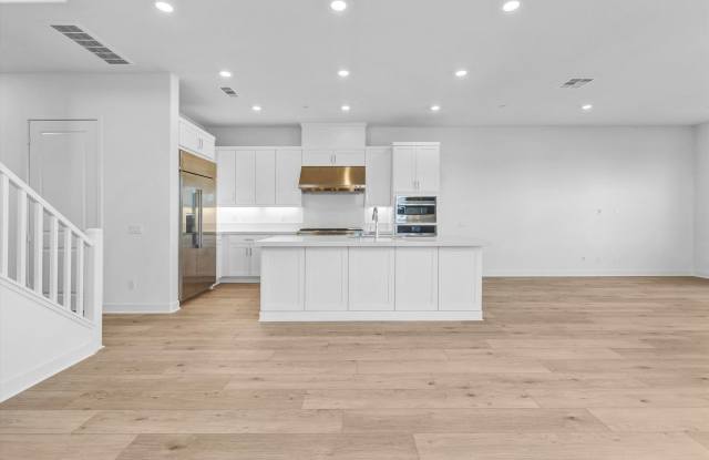 Large Modern Town Home with Oversize Backyard Guarded Luxury Neighborhood Gallery 3