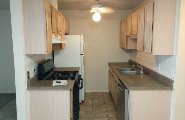 Expo 247 with 2 bed, 1 Bath, 800 SF with AC, and balcony photos photos