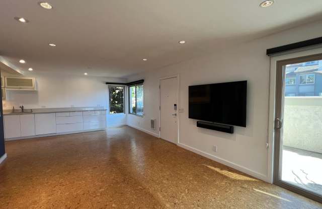 3544 Sunset Lane Gallery 3