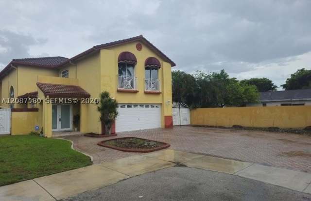 19403 NW 82nd Pl Gallery 2