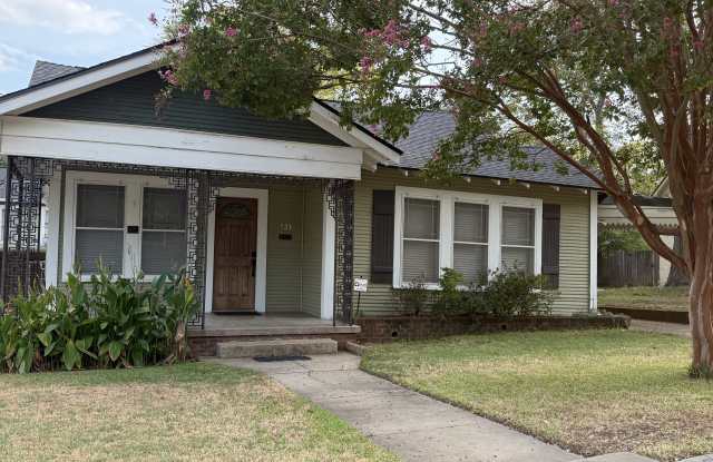 521 East Charnwood Street Gallery 1