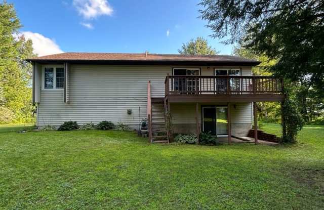 Stunning 4BR/2.5BA Rental Near Fort Drum & Watertown Gallery 3