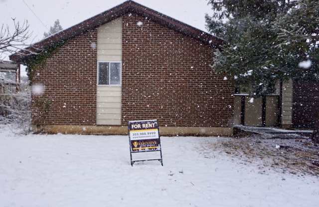 Charming 3 BR, Ranch Style Boulder Home Walking Distance to Everything! photos photos