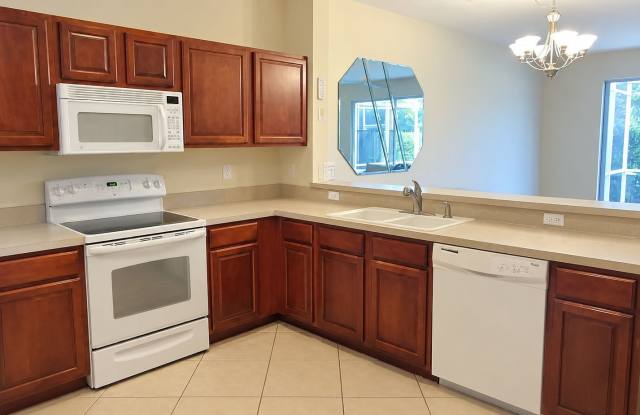 3BR/2.5BA Fort Myers Townhome — 1,634 Sq Ft — $1,800/mo Gallery 3