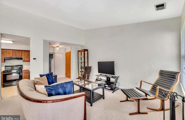 302 TRINITY Court Gallery 4