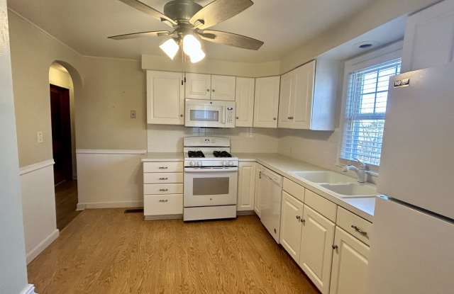 Cozy 3 Bedroom, 2.5 Bath Home in a Great Omaha Location! Gallery 3