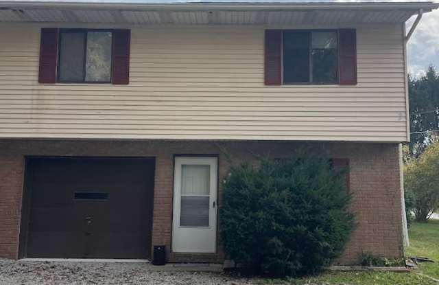 Three bedroom one bathroom townhouse for rent photos photos