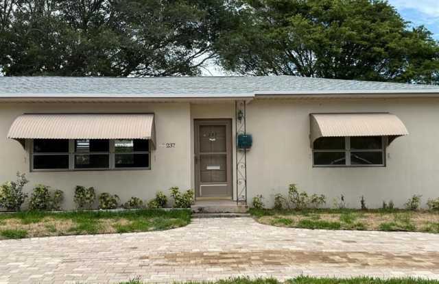 237 E Ilex Dr photos photos