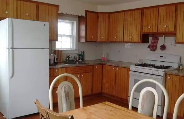 Four bedroom + two bath Top 2 floors with rear deck and parking. photos photos