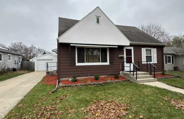 1121 Stratford Avenue - 1121 Stratford Avenue, Rockford, IL 61107