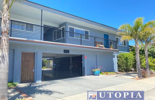 Charming ocean front, top floor, 2 bedroom 2-bathroom apartment located on East Cliff Drive - 1140 East Cliff Drive, Santa Cruz, CA 95062