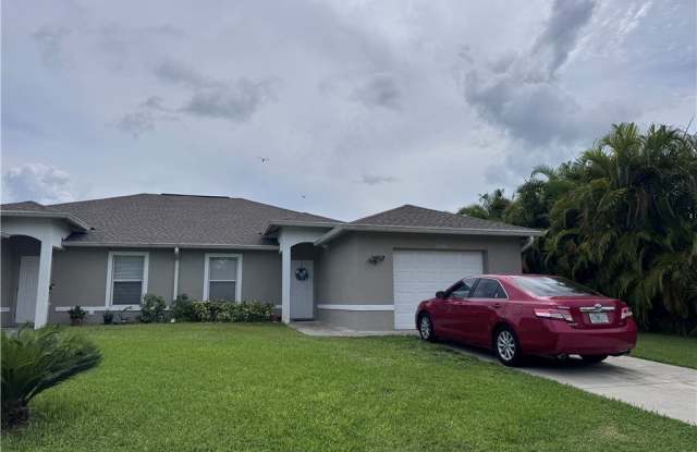 2046 NE 6th Street photos photos