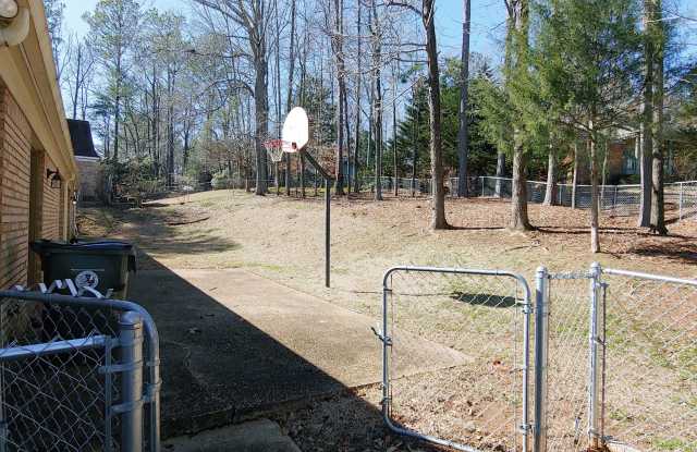 Very Nice 4 Bedroom Home in Woodland Forest Gallery 3