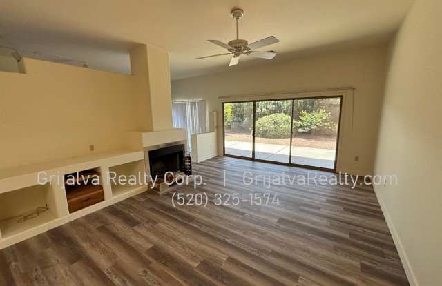 Beautiful 2 BD plus den 2 BA House in the Springs in Green Valley - GVR Included! *MOVE-IN SPECIAL!* Gallery 4