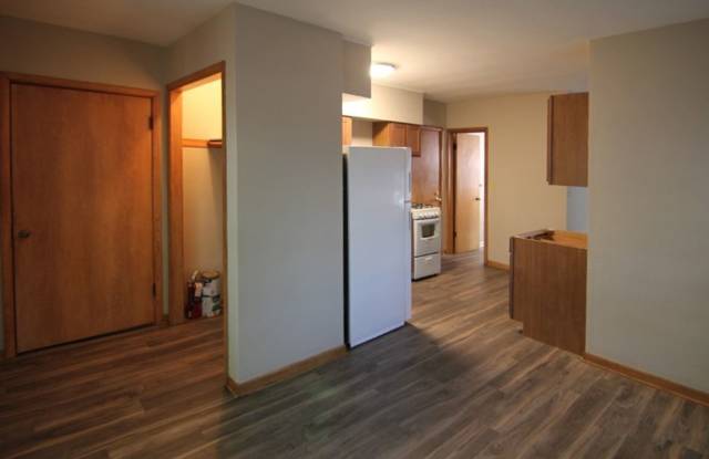 633 Walnut St., Iowa City, IA - Avail. Jan. 4, 2025 - 633 Walnut Street, Iowa City, IA 52240