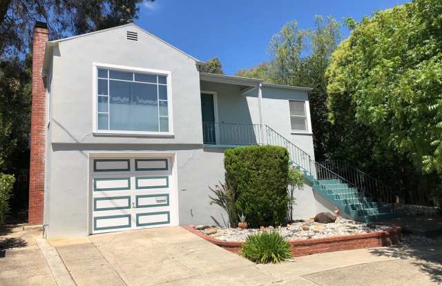Charming 3 Bedroom 2 Bath Martinez Home w/ Large Yard - 3640 Serrano Street, Martinez, CA 94553