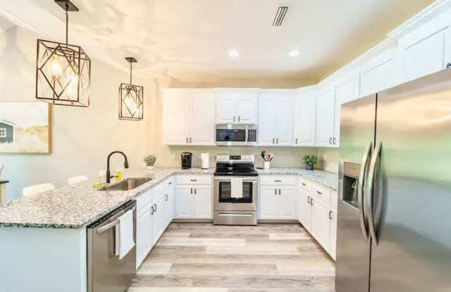 Fully Furnished Duplex for Rent! Available Now!!! Utilities included Gallery 3