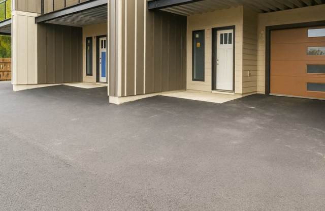 Your Bend Retreat: Spacious End Unit Townhouse with Pilot Butte Views photos photos