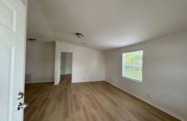 19237 Cedar Crest Court Gallery 3