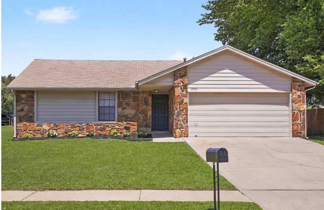 Charming 3-Bed Jenks Home Near Tulsa Hills – Large Corner Lot! photos photos