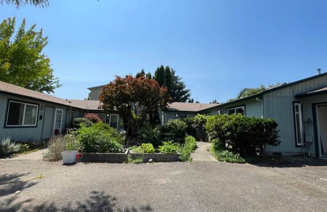 Charming Three Bedroom Near S. Waterfront  Macadam Ave~ Updates Throughout~ W/D Included ~ Detached Garage - 532 South Dakota Street, Portland, OR 97239
