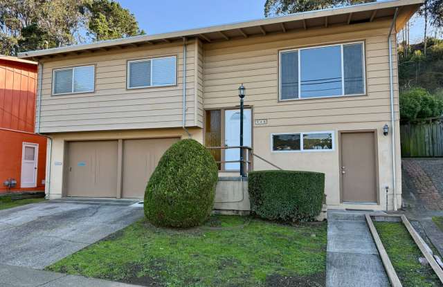 Coastal 3-Bed/2-Bath Home with Ocean View! ***PLEASE READ DESCRIPTION*** - 946 Regina Way, Pacifica, CA 94044