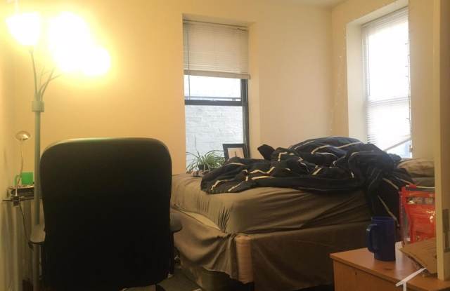 3 bedroom unit located right by by BU and Kenmore Square! Gallery 4