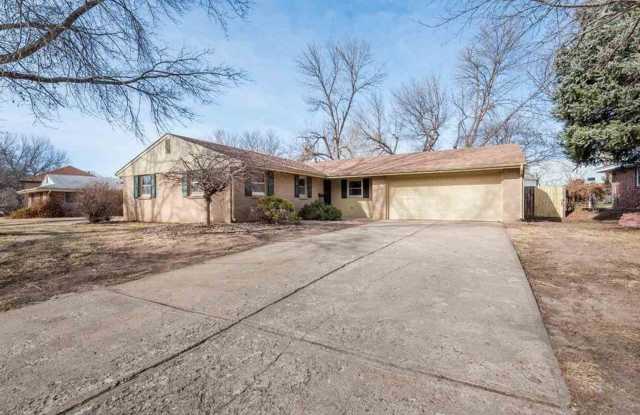 Close to west side of KSU Campus! - 2420 Vaughn Drive, Manhattan, KS 66502
